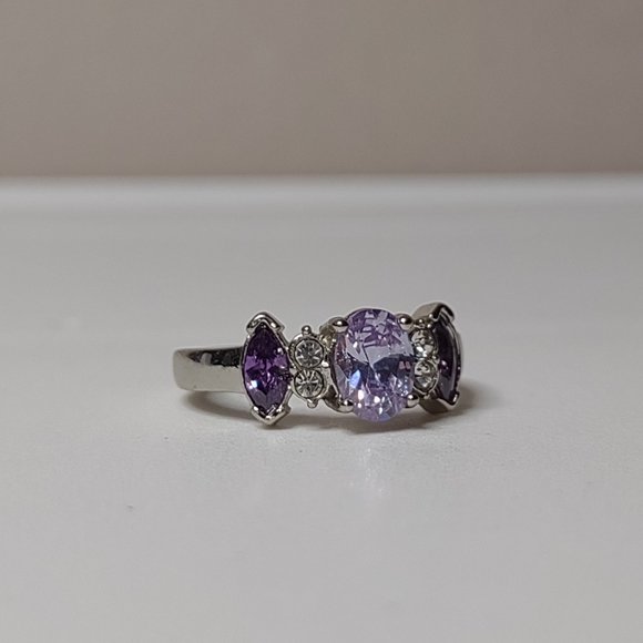 Pretty Silver Tone Ring With Purple Stones Size 8.75 - Picture 1 of 14